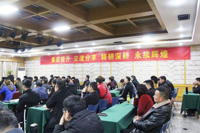 長刀駿馬颯踏山川，智勇毅堅誓創(chuàng)輝煌