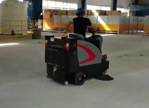 電動掃地車價格表大全,哪些因素影響價格的高低? 電動掃地車價格表大全,哪些因素影響價格的高低?