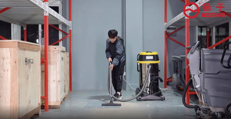 使用工業吸塵器保持您的車間和生產設施清潔
